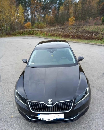 Skoda Superb cena 79900 przebieg: 155500, rok produkcji 2018 z Wołomin małe 379